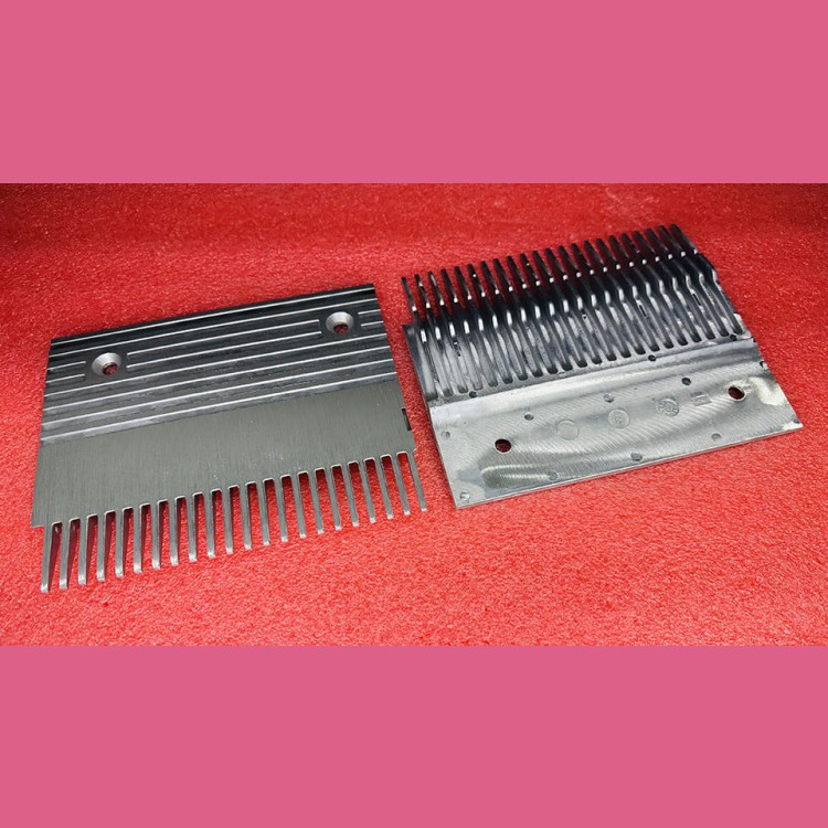 Гребенка траволатора алюминиевая GD-AlSi12 правая 22 зуба тип A TravelMaster KM5270416H01 Kone